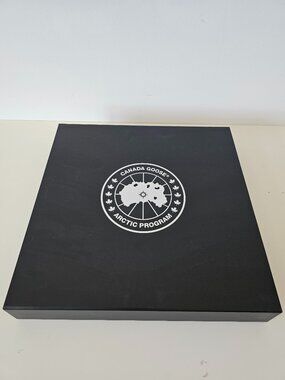 New CANADA GOOSE Black Garment Storage Magnetic Closure Box 16" x 16" x 2.5"